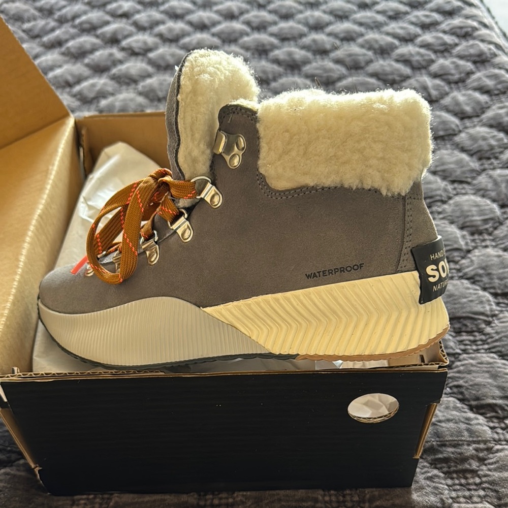 Sorel Women’s Waterproof Gray Boots
